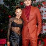 Sophia Thomalla Instagram – Das wohl einzige Foto von uns am Tannenbaum dieses Jahr 😂😵‍💫✈️
Frohen 2. Advent euch allen!

Hair by @ab_haircouture 
make up by @christina_vacirca