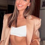 Sophia Thomalla Instagram – Komm, ich hab’s gut verkauft 😂
Weil es auch wirklich gut ist. Alles mit drin. Mucke, Live Sport, Podcast, Hörbücher, Magazine, Shows! Ein All Inclusive Entertainment Paket… was willste mehr? Ja ok, ein All inklusive Urlaub mit mir vielleicht 😂 Man kann aber nicht alles haben, dafür könnt ihr mich wenigstens bei @rtlplus sehen. Bitte, gern geschehen 😎 #RTLPlus