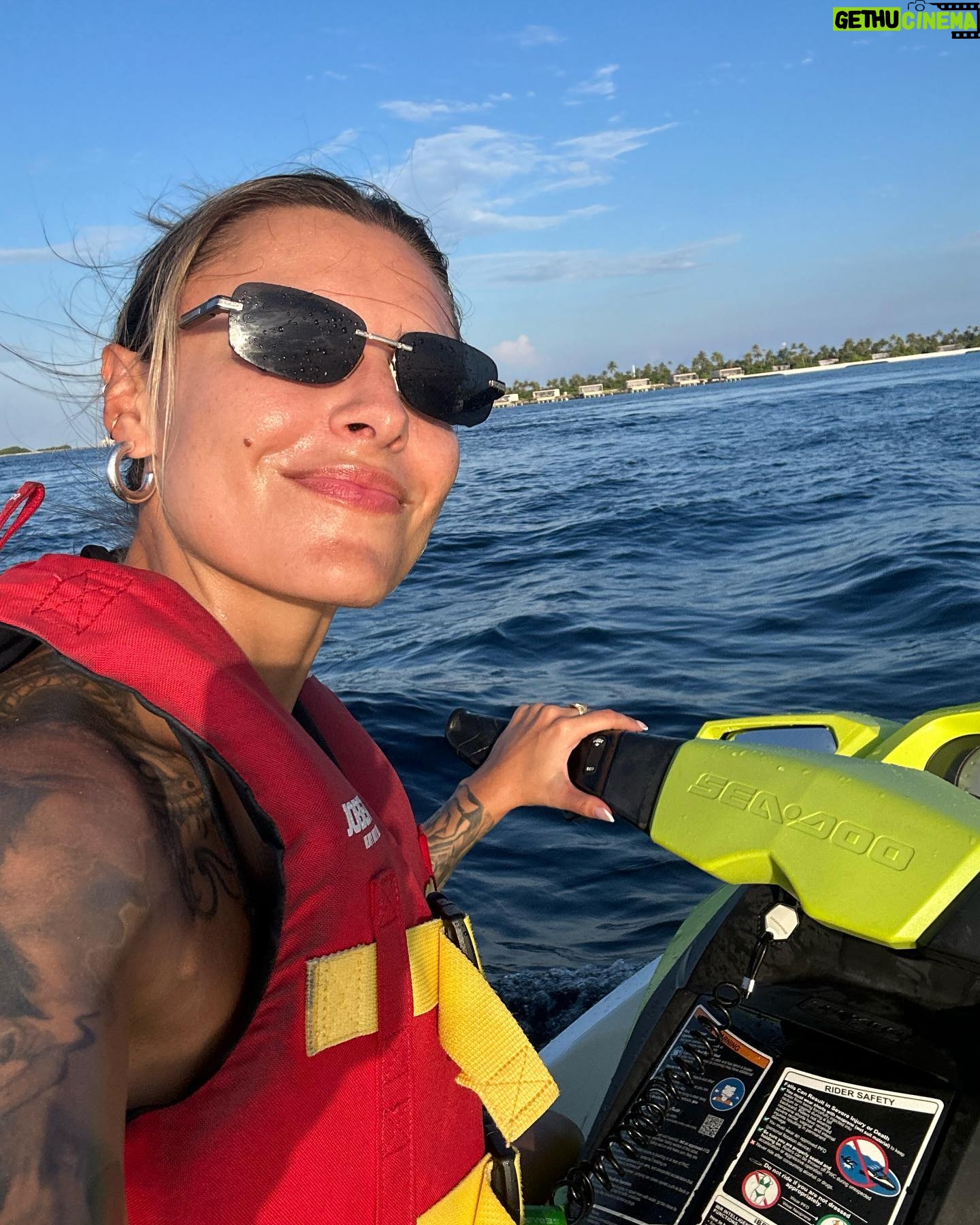 Sophia Thomalla - 155.9K Likes - Recharged 🔋now back to work 🎾🎥
