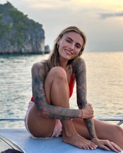 Sophia Thomalla Instagram - Cry me an ocean and I will take a swim in it 🌊