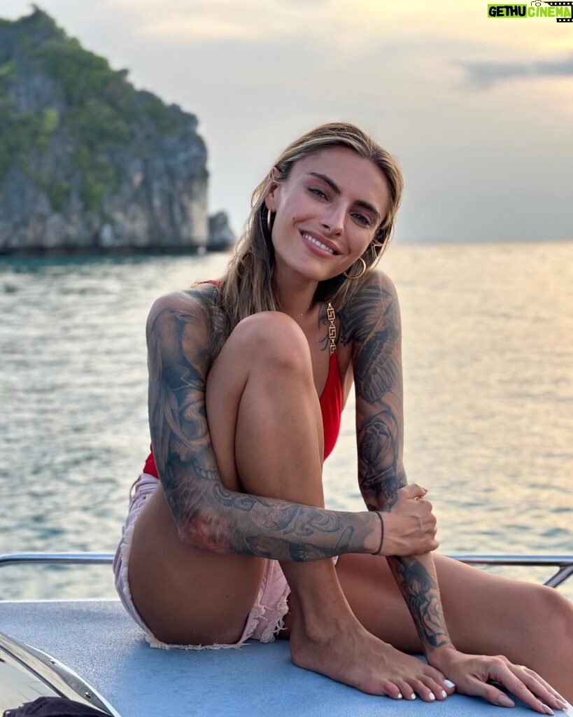 Actress Sophia Thomalla HD Instagram Photos and Wallpapers August 2023