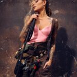 Sophia Thomalla Instagram - Schraube locker? Kein Problem, let me help you. 🤓 📸 by @andra_photography for @schuettflix