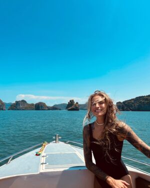 Sophia Thomalla Instagram - Hiking, diving, cruising… und zwei Bypässe.