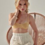 Sophia Valverde Instagram - Foto 1, 2 ou 3? Mais um pouco dessa sessão de fotos 💛 Foto: @julianasabbatini_ph Beleza: @danny_anjos #fotos #photography #feed #love #photoshoot