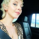 Sophia di Martino Instagram - PUMPING IN A CAB. But make it glamorous 💋 • • @karenclarkson👗 @gregoryarlt💄 @nikkiprovidence 👑