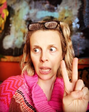 Sophia di Martino Instagram - Ive been hibernating for a while because 🥁 🥁 🥁 I’m not pregnant anymore! Yes, I’ve had a baby. This first bit is a wonderful time that is also exhausting and so hard! So my phone has been locked in a cupboard while we figure it all out. There is a lot of love and a LOT of cake. Back soon! 💗✌🏼 #mamaoftwo