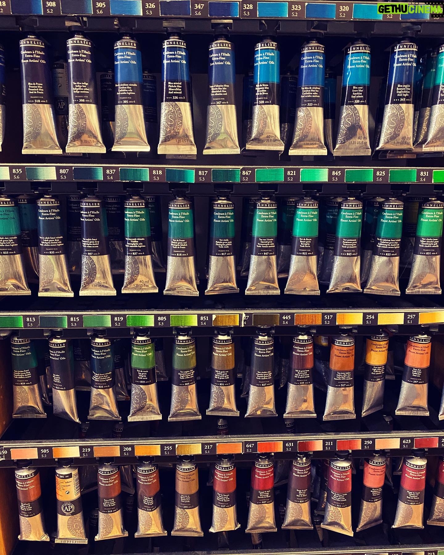 Sophia di Martino Instagram - Art shop smells so good