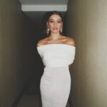 Sophie Charlotte Instagram – Cinema 🎥 

Pré estreia @oriododesejo

Foto @andrenicolau 
Brincos @struktura_ 
Style @patriciazuffa 
Vestido  @frank_sustainable 
Beleza  @herodrigues