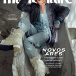 Sophie Charlotte Instagram – 🤍🌪Muito obrigada @marieclairebr e toda a equipe impecável ! Já nas bancas 🤍! Repost @marieclairebr 
Desde que apareceu na televisão pela primeira vez – e lá se vão 15 anos -, #SophieCharlotte conquistou o país com seu talento, sempre acompanhado de um sorriso acolhedor e uma beleza estonteante. Mãe de um menino de 5 anos e madrasta de dois pré-adolescentes, teve, como todo mundo, que aprender a se virar durante a pandemia. 

Na casa que divide com o marido, o filho, dois gatos e um cachorro, cumpriu à risca os protocolos de isolamento social e não contou com nenhuma ajuda de fora. “Hoje tenho o privilégio de ter pessoas cuidando da minha casa, mas muitas mulheres não têm essa opção e o trabalho doméstico delas não é visto. Falo isso abertamente porque, quem não enxerga essa realidade, tem outra pessoa fazendo esse serviço por ela.”, diz em entrevista à editora-executiva @robertamalta. 
A íntegra você lê na #MarieClaireSetembro, nas bancas a partir desta semana, e no link na bio. 

Fotos: @brunacastanheira 
Texto: @robertamalta 
Moda: @carolroquuete_stylist 
Beleza: @herodrigues 
Direção de redação: @lauraancona 
Direção de arte: @kakakaren_ka 
Produção-executiva: @vandecazimmermann 
Tratamento de imagem: @doctorraw_retouching 
Agradecimento: @cidadematarazzo @chanelofficial