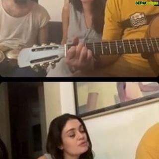 Sophie Charlotte Instagram - Uma alegria ter o encontro musical com @cezarmendes nessa vida ! Meu mestre , meu professor de violão… Cezar Mendes nos deu essa alegria , sem aviso , sem cerimônia , assim bem simples . Falou , bora fazer uma live sem avisar! E o luxo de estar com @chicobrown96 , grande músico que admiro tanto! Que seja a primeira de muitas … nas próximas com @dadi16 e @tomlveloso , né ? vocês gostaram ?
