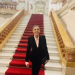 Sophie Charlotte Instagram – Um noite no Teatro Municipal de São Paulo.  Obrigada @gucci  CONTRAMEMORIA , cultura em movimento . Repensando a semana de 22. Amei o convite @carlamoreire , @vitorsouza___ . 

Make @herodrigues 
Style @patriciazuffa