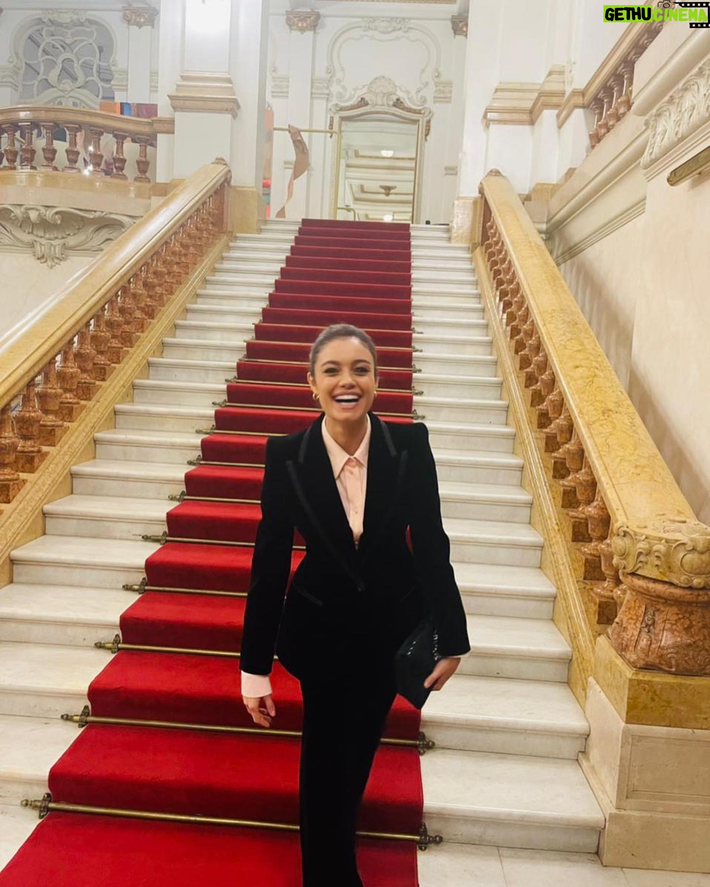 Sophie Charlotte Instagram - Um noite no Teatro Municipal de São Paulo. Obrigada @gucci CONTRAMEMORIA , cultura em movimento . Repensando a semana de 22. Amei o convite @carlamoreire , @vitorsouza___ . Make @herodrigues Style @patriciazuffa