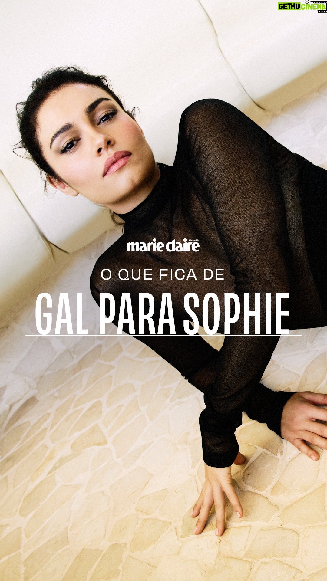 Sophie Charlotte Instagram - Nesta quinta-feira (12) chega aos cinemas de todo o Brasil o filme “Meu Nome é Gal”, estrelado pela nossa capa de #MarieClaireOutubro: #SophieCharlotte. Na direção estão Dandara Ferreira e Lô Politi. Sophie criou sua própria Gal, aquela de 20 anos, dos anos 1970, que chega ao Rio de Janeiro para se dedicar à carreira e se transforma de Maria da Graça, a Gracinha, em #GalCosta. De corpo e voz. A #MarieClaireBrasil, a artista conta detalhes da preparação para a cinebiografia – que incluiu uma “vivência Gal” na Bahia – e divide a admiração que nutre pela cantora baiana desde a infância. Leia mais em nosso site. Diretora de redação @mariaritaalonso Entrevista e coordenação digital @prigeremias Captação e edição @isa_valenttini Fotos @zabenzi (Thinkers Mgmt) Direção criativa @estelapadilha Direção de vídeo @joaobrito.co Tratamento de imagem @taugeretouch Direção de moda @larissalucchese Beleza @danielhernandezdh (MLages) com produtos @diorbeauty Produção executiva @vandecazimmermann Assistente de beleza: @riccardoleal Assistentes de fotografia @__avktoi, @igorkalinouski Agradecimentos @tivolimofarrej, @enne.ag Sophie Charlotte veste @dior e @chanelofficial #meunomeégalofilme