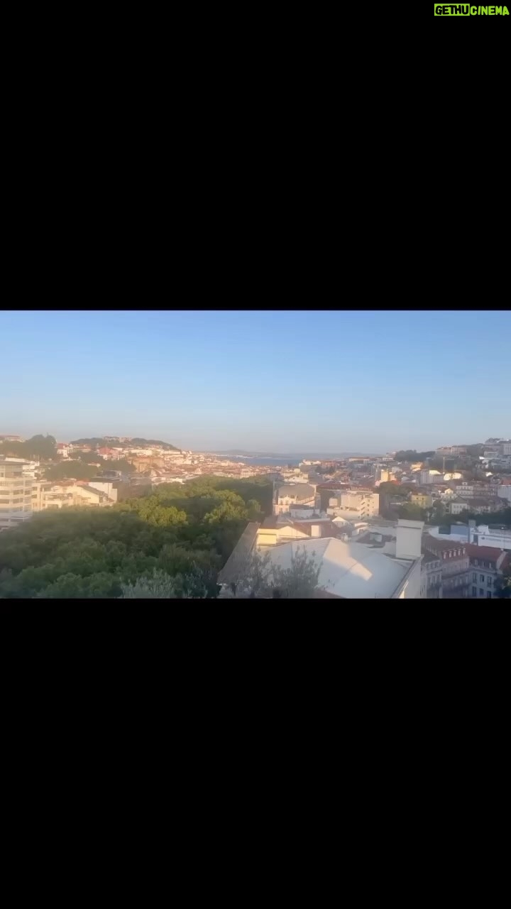 Sophie Charlotte Instagram - Esse vídeo tenta resumir a alegria que vivi nessa viagem inesquecível! Muito obrigada @dudapl @tvglobo @iemmys A realização impecável de André Sampaio ! Você e sua equipe são estupendos ! Só agradeço ! #cartaouniverso Obrigada #iemmys No vídeo muitos amigos novos , amei conhecer cada um de vocês ! @maryyy_monteiro @hyndia @jorgecorrula @paulaloboantunes @sofiagrillooficial @dalilacarmo @ricardo_de_sa @salvadorcolaco @ricardotpereira @tiagoaldeia.oficial @zecondessa @maribeat_ @beatriz_barosa @madalena_carvalhos @marinaramosbadi @nathbrendel