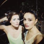 Sophie Charlotte Instagram – Hoje é aniversário da minha irmã @leticiacolin ! 

É preciso celebrar ! 
Suspender o tempo, se dar o tempo de aplaudir essa estrela ! 
Que eu admiro e amo! 
Borboleta azul imensa ! 
Coragem e vertigem ! 

Que maravilha ver de perto sua dança , sua risada , sua complexidade ! Linda!
Parabéns minha amiga ! 
Que a vida siga sendo generosa contigo ! 
Te desejo Saúde e alegria ! 
Te amo