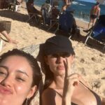 Sophie Charlotte Instagram – Eu já não tenho mais palavras pra explicar essa conexão. Achei a letra dessa música perfeita pra traduzir a importância dessa amizade , irmandade na minha vida ! Porque são muitos anos amando loucamente a @thailaayala , as muitas fases e facetas dessa mulher incrível. Que me ensina e me ampara há 18 anos ! Te amo muito sua louca ! Que seu aniversário inaugure um ciclo lindo cheio de amor, saúde e conquistas ! Te amo minha ariana mais linda de todas !