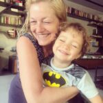Sophie Charlotte Instagram – Minha Mãe! Mar de amor . Porto Seguro . Seu dia . Dia 8 de março . Dia internacional de LUTA. Celebro você , e tudo de seu que me habita. E para além de mim , seu neto. Ser OMA de Otto. Ser presença quando não posso.  Pegar na escola , dar comida , banho. Amor. Puro amor. Não tem nada mais sagrado que amor de mãe . Viva Renate! Renascimento! Muitas voltas ao redor do sol ☀️(da Praia) ! Que sempre irá te iluminar ! Te amo . 💛 ICH LIEBE DICH!