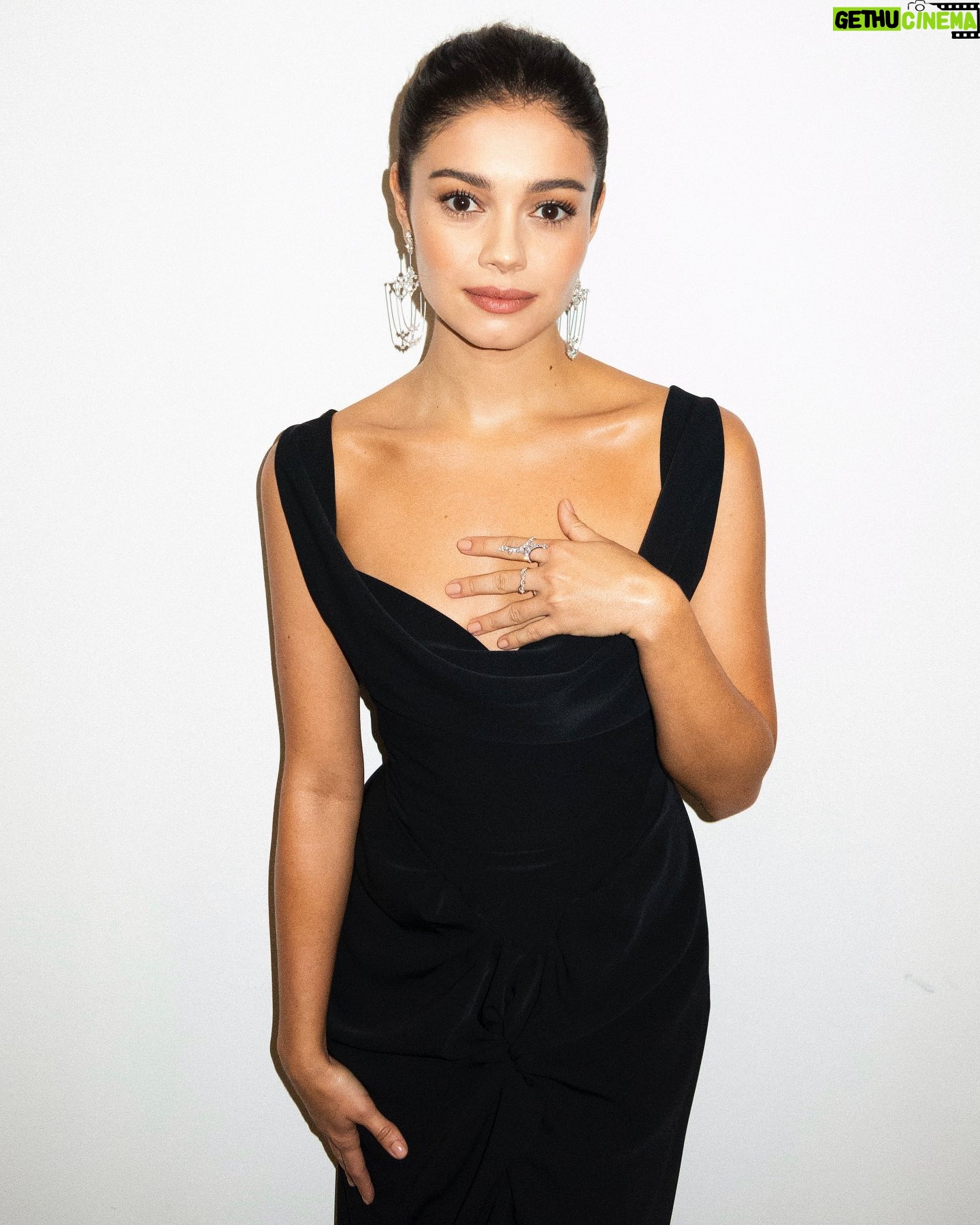 Sophie Charlotte Instagram - Amanhã estarei no @altashoras , para convidar todo mundo pra ver nosso filme “Meu nome é Gal” nos cinemas , a partir do dia 12 de outubro. Viva Gal ! Me senti linda . 🤍 Obrigada : Beleza @herodrigues Style @pedrosales_1 Vestido @viviennewestwood Joias @fernandojorge Fotos @joaokopv