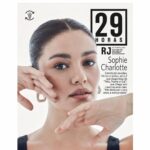 Sophie Charlotte Instagram – Honrar Gal Costa (@galcosta), uma das maiores artistas da música popular brasileira, é uma missão, no mínimo, bonita e desafiadora. A atriz Sophie Charlotte (@sophiecharlotte1 ), nascida na Alemanha e criada no Brasil – entre as ruas e as maravilhas de Niterói – assumiu esse feito protagonizando o filme “Meu Nome É Gal”, das diretoras Dandara Ferreira (@dandaraferreira) e Lô Politi (@lo_politi_), que estreia no dia 12 de outubro nos cinemas do país.

Em sintonia com tamanha potência que ecoa da imortal artista baiana, Sophie vive fase efervescente de sua carreira. Além de protagonizar a novela “Todas as Flores”, exibida na TV Globo, ela também atua em “O Assasino”, novo filme do cineasta norte-americano David Fincher – o mesmo de “Clube da Luta” e “A Rede Social” – que estreia em novembro na Netflix. Confira a entrevista no link da bio!

Foto: Bob Wolfenson (@bobwolfenson)
#galcosta #sophiecharlotte