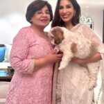 Sophie Choudry Instagram - Hope you all had a beautiful Eid🤗🌙🩷 And while we celebrate with hearts and stomachs full, keep those who aren’t so fortunate in ur prayers🤲🏼🙏🏼 #EidMubarak #Eid2024 #Sheer #gratitude #sophiechoudry #sharara Tku @shopmulmul for my gorgeous outfit 🤍