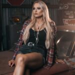 Sophie Lloyd Instagram - It’s about time for a new music video soon! 👀 📷 @moise_nicolas #vintagecar #letithurt #musicvideo #garage #oldcars #galaxie #fordgalaxie #guitarist #guitaristsofinstagram