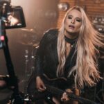 Sophie Lloyd Instagram - Some BTS from the Let it Hurt music video shoot! 🖤 What did you guys think of the video? 🎥 @kyleloftusstudios #letithurt #chrisrobertson #sophielloyd #bts #musicvideo #behindthescenes #rockmusic #heavymusic #guitarist #guitaristsofinstagram
