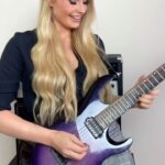 Sophie Lloyd Instagram - Back in the office 👩🏼‍💼✏️📈 🎶 @theoffice theme tune #theoffice #rockmusic #shredguitar #rockmusic #girlguitarist #jimandpam #michaelscott #theofficetvshow #guitarsolo #theofficethemesong #guitar #guitaristsofinstagram