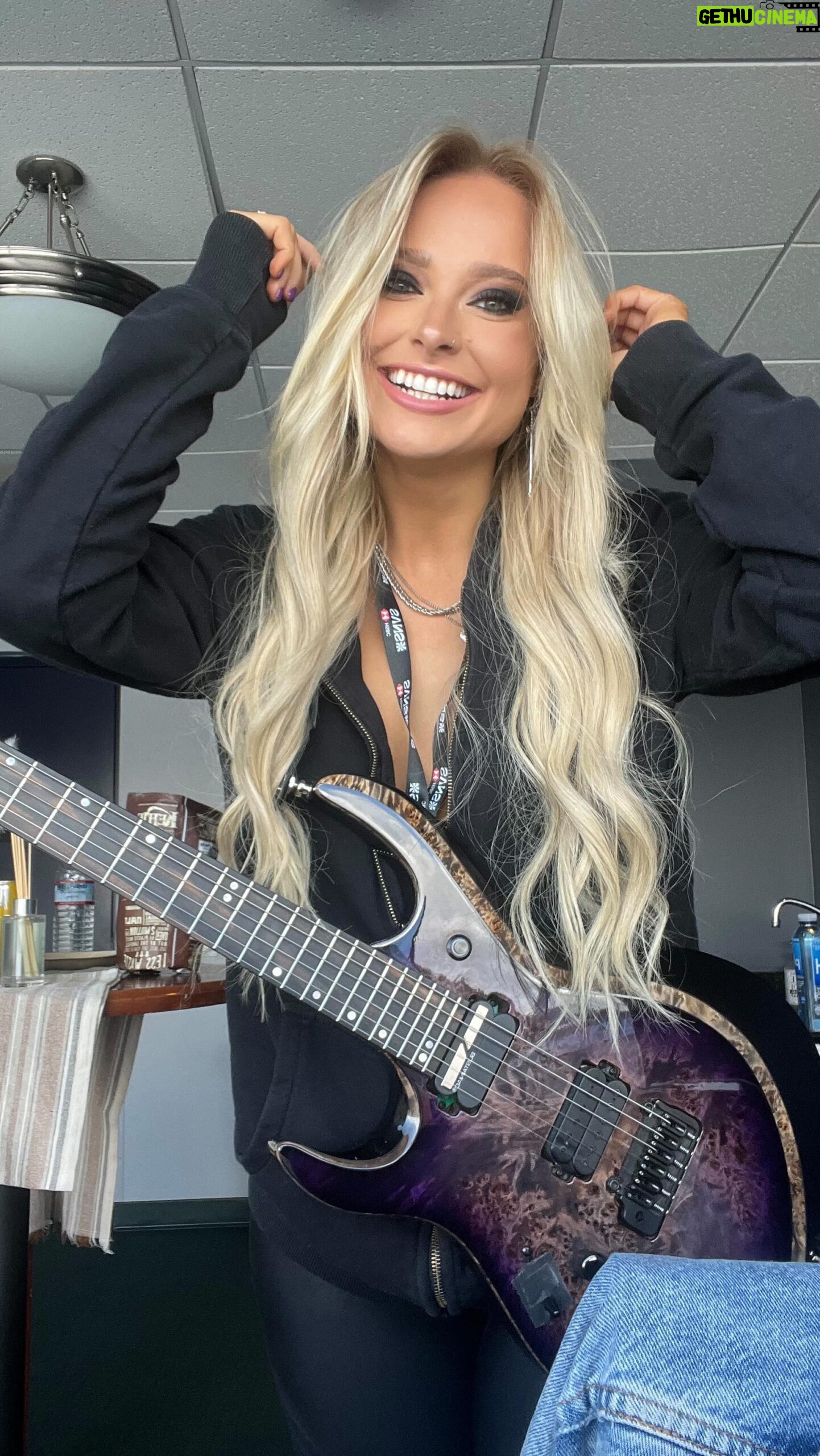 Sophie Lloyd Instagram - A very chaotic 48 hours in my life! Had the most amazing time performing at the LA Galaxy Stadium for @lasevensrugby 🏉🎸 Cut off at 90s, head over to my TT to watch the full thing.. but to sum it up.. then I went home 🙃 #rugby #rugby7s #guitarist #vlog #dayinmylife #guitar #rockmusic #guitaristsofinstagram #rugbyleague