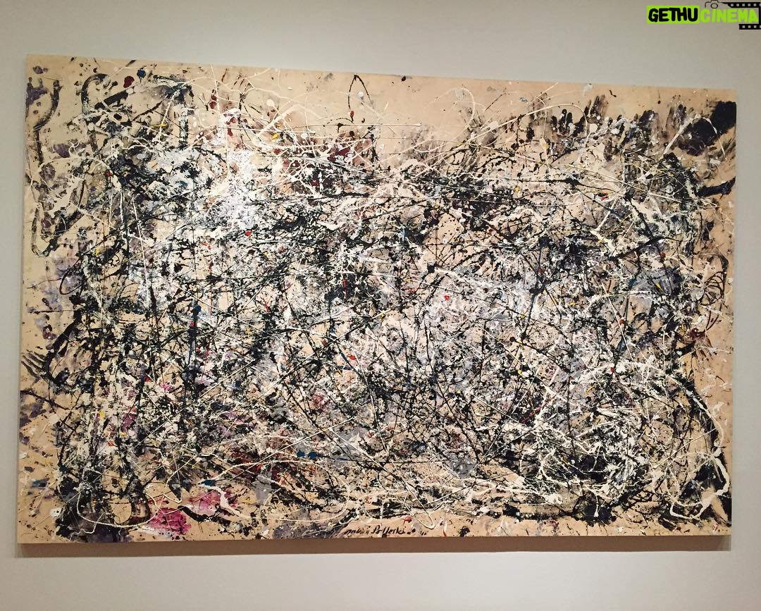 Sophie Marceau Instagram - Jackson Pollock au @Moma de New York. LOVE IT ! 🖼❤️