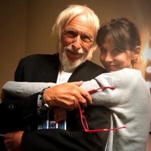Sophie Marceau Instagram - Hello
Comment allez vous ??
Merci d’être encore là après tous ces longs mois d’absence ☺️
Je suis trop contente de vous montrer enfin la raison de mon silence !! "Mme Mills" mon nouveau film ! ✨
C est parti !! Je vous réserve des exclus et des coulisses 
Vous m’avez manqué !!
À très vite ❤

#mmemillslefilm #mmemills