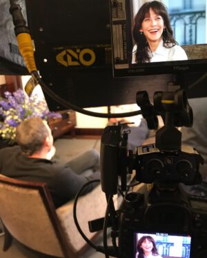 Sophie Marceau Instagram - J’ai pas l’air comme ça, mais c’est toujours le trac devant les caméras télé 😱😀 !!