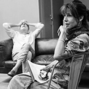 Sophie Marceau Instagram - Bonjour à tous. Quel plaisir de retrouver les planches, la scène et vous bientôt. Venez partager avec moi ces moments de théâtre. On y est presque, J-1 pour l’avant-première… Dernières répétitions. 

Nouvelles places mises en vente demain à 10h, lien en biographie 🎟

À très vite,

Sophie

—
@francoisberleand #AudreySchebat @artsliveentertainment