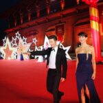 Sophie Marceau Instagram - Un petit tour au Silk Road Festival à Xian, (festival de cinéma, of course), ville célèbre pour ses milliers de guerriers enterrés autour du mausolée de l'empereur Qin. Mon compagnon de tapis rouge, l'acteur non moins célèbre Huang Xiaoming.