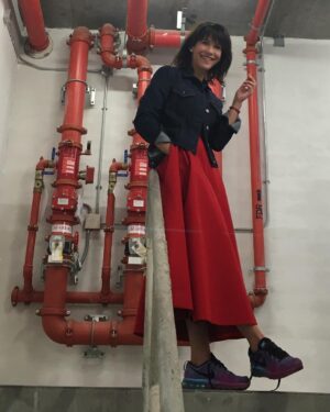 Sophie Marceau Instagram - Petite pause entre deux prises de vue. C'est moins glamour que les 12 centimètres mais plus confortable !! 😉