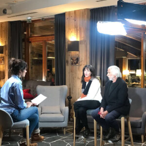 Sophie Marceau Instagram - Super première de ‘Mme Mills - Une voisine si parfaite’ au Festival de l’Alpe d’Huez! ❄️Merci d’être venus si nombreux ❤️ #mmemills #fah2018 @festivalpedhuez