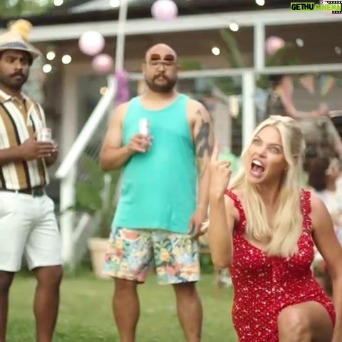 Sophie Monk Instagram - Really committed at the end 😂 Just $2 delivery on the Jimmy Brings app, 🙌 allll Summer long! Use code SUMMER @jimmybrings