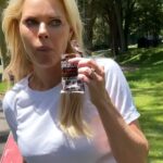Sophie Monk Instagram - Anyone else hate when it’s your turn to do chores???? Lucky I had a @slimsecrets brownie 🍫I swear they are soooo bloody yumbo AND guilt free 🤤 Seriously check em out if you have a sweet tooth like me 🙌