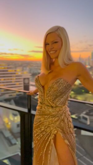 Sophie Monk Instagram - Posing like a mofo for the Logies 🤪
Who do you think will win the gold? So proud to be Logies ambassador 🤭 Check it out tonight @channel9 @tvweekmag @thestargoldcoast 

🎥 @oscargordon 
Styled: @natalia.de.martin 
HMU: @bynormie 
Dress: @steven_khalil 
Jewellery: @cerronejewellers 
Shoes: @casadeiofficial 
Belt: @newbottega 

#TVweeklogies