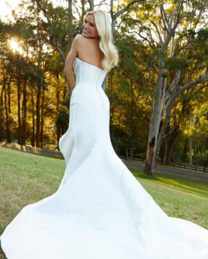 Sophie Monk Instagram - I HAVE A HUBBY! 😃We eloped-ish at home. I can’t believe I met him on a plane! It’s crazy. Best flight of my life! I really do believe everything happens for a reason. I love you @joshuargross thanks for putting up with how messy, disorganised and lazy I am. Youre my best friend in the world AND you are welcome for how hilarious my jokes are and how I absolutely smash you in Xbox F1! We’re both lucky 🤪

it’s in @stellarmag tomorrow if you wanna check it out ♥️