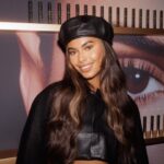 Sophie Piper Instagram - Smiles all round 🖤 #hair #skin #makeup @lorealparis