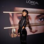 Sophie Piper Instagram - Smiles all round 🖤 #hair #skin #makeup @lorealparis