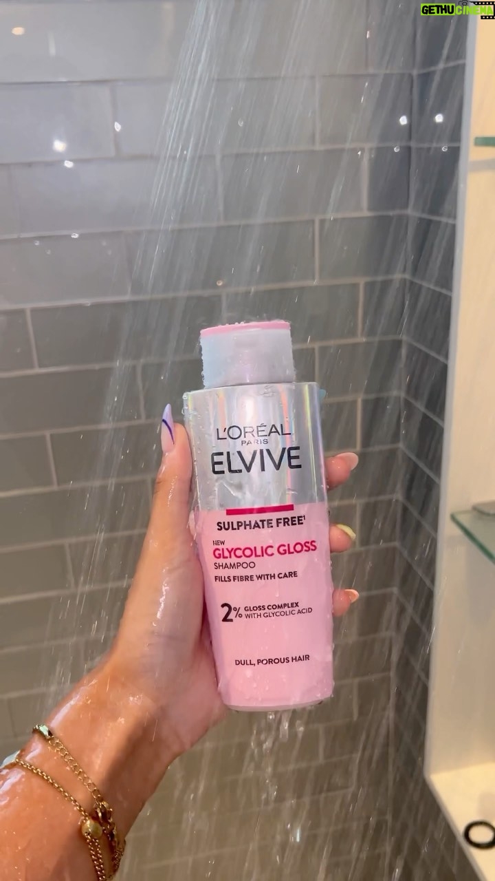 Sophie Piper Instagram - GRWM Holiday Edition with @lorealparis 🫶🏽 transforming my hair, skin and face for a glowy and dewy glam ✨ #ad #makeup #skincare #hair