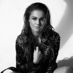 Sophie Skelton Instagram - This week the industry lost an incredible talent, person and presence. His shoots were so fun and puppy-filled and his photographs were always sublime. A sense of humour and a lens full of love. I don’t know one artist who didn’t enjoy working with him. Sending love to the skies 🕊️ and to Joseph’s family. Long may his work circulate, and his talent and life live on through his art. Here’s a shoot we did together some years ago. Thank you, @josephsinclair x