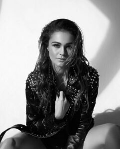 Sophie Skelton Instagram - This week the industry lost an incredible talent, person and presence. His shoots were so fun and puppy-filled and his photographs were always sublime. A sense of humour and a lens full of love. I don’t know one artist who didn’t enjoy working with him. Sending love to the skies 🕊️ and to Joseph’s family. Long may his work circulate, and his talent and life live on through his art. Here’s a shoot we did together some years ago. Thank you, @josephsinclair x