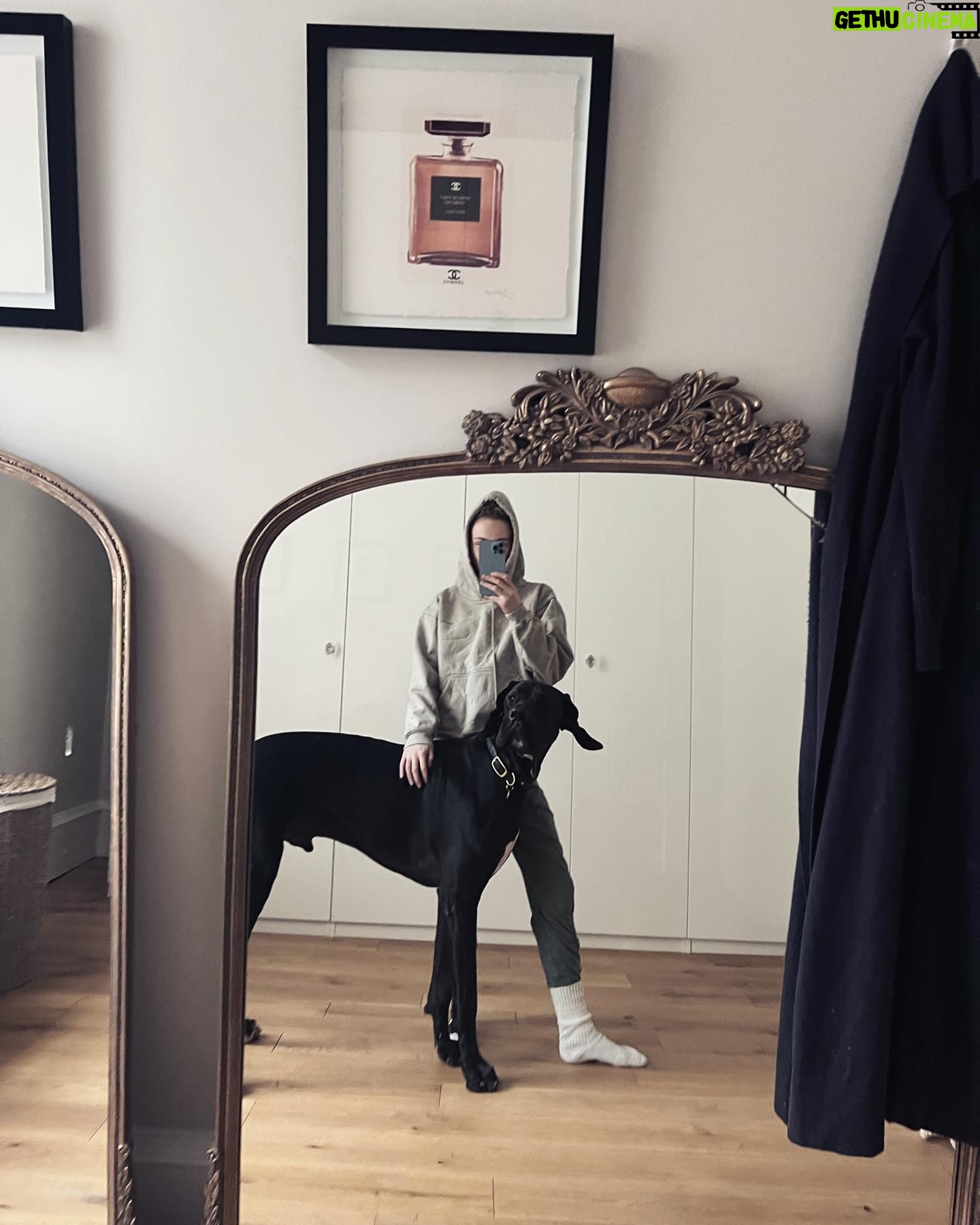 Sophie Skelton Instagram - “I can’t tonight, I have plans.” My plans: