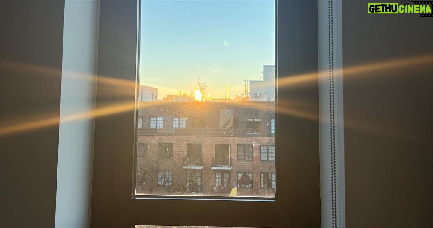 Sophie Skelton Instagram - Happy turkey day!! πΊπΈ big love to all, from us in the big apple π x