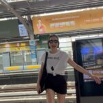 Sopitnapa Chumpanee Instagram - Yesterday My 🙌🏻👩🏻 #สงกรานต์ ตามลูกชายกับเพื่อนๆ ไปเล่นน้ำที่ #paragon #siamsquare และตามพี่เบียไปทำงาน #Singha ที่ #centralworld ค่ะ ... ♥️💋 นั่งรถรถไฟฟ้าจาก #emquartier ไปเรื่อยๆ ไปลง #สยามสแควร์ แล้วเดินเล่นไปเรื่อยๆ ( เดินข้างบนรถไฟฟ้า ) ได้ไหว้ #พระพรหม #ท้าวอมรินทราธิราช ตรง #amarinplaza ... 💋 ไปถึง Central World ... ออกไปตรงลานแป๊บเดียวก่อนจะเปียก!!! 💦 💦รีบวิ่งเข้าห้าง 🐳🙈😂 แวะ Pop Mart ดูตุ๊กตาต่างๆ/ กิน #cheesecakefactory อร่อยมากกก.... ลูกชายโทรมาบอกว่าจะกลับบ้านเพราะเล่นน้ำเหนื่อยมาก 💦🙈... เลย กลับบ้านดีกว่า เลยนั่ง รถไฟฟ้าจาก สยาม กลับ EmQuartier.. จอดรถไว้หน้าปากซอย ขับรถกลับบ้านกลับบ้านปลอดภัย เกือบเปียก 🐳🐳♥️ ได้เดินดูทุกคนเล่นน้ำกันสนุกสนาน 🙌🏻 #คุณโสภิตมีเรื่องจะเล่า 👩🏻💋 สวัสดีวันสงกรานต์ค่ะ 💋 @putwednesday 👩🏻♥️