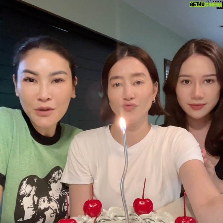 Sopitnapa Chumpanee Instagram - Filled with love ♥️ #mybirthday thank you everyone for your love and well wishes 💋 Love you all ♥️ 30 เมษายน 2567 ขอบคุณทุกคนสำหรับมิตรภาพ ความรัก คำอวยพรในทุกช่องทาง ขอให้ทุกคนมีความสุข มีพลังงานดีๆอยู่รอบตัว สุขภาพแข็งแรงแรงเช่นกัน ค่ะ ♥️😊👩🏻 อายุเท่าไหร่ลองคูณดูสิ #ความสุข