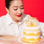 Sopitnapa Chumpanee Instagram - Filled with love ♥️ #mybirthday thank you everyone for your love and well wishes 💋 Love you all ♥️ 30 เมษายน 2567 ขอบคุณทุกคนสำหรับมิตรภาพ ความรัก คำอวยพรในทุกช่องทาง ขอให้ทุกคนมีความสุข มีพลังงานดีๆอยู่รอบตัว สุขภาพแข็งแรงแรงเช่นกัน ค่ะ ♥️😊👩🏻 อายุเท่าไหร่ลองคูณดูสิ #ความสุข