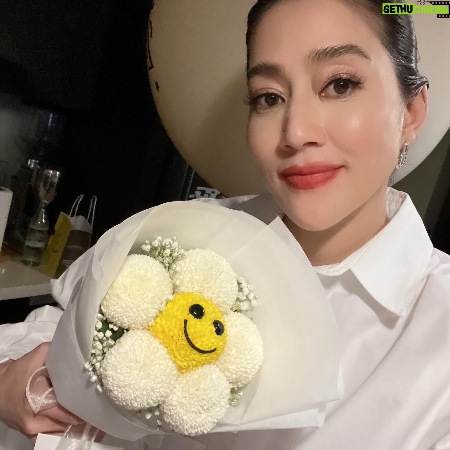 Sopitnapa Chumpanee Instagram - Filled with love ♥️ #mybirthday thank you everyone for your love and well wishes 💋 Love you all ♥️ 30 เมษายน 2567 ขอบคุณทุกคนสำหรับมิตรภาพ ความรัก คำอวยพรในทุกช่องทาง ขอให้ทุกคนมีความสุข มีพลังงานดีๆอยู่รอบตัว สุขภาพแข็งแรงแรงเช่นกัน ค่ะ ♥️😊👩🏻 อายุเท่าไหร่ลองคูณดูสิ #ความสุข